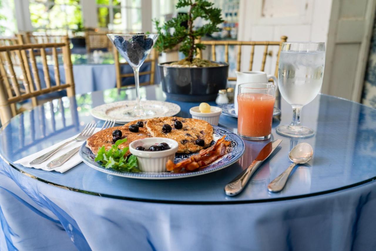 Bluefield Inn, A Select Registry Propery Екстериор снимка