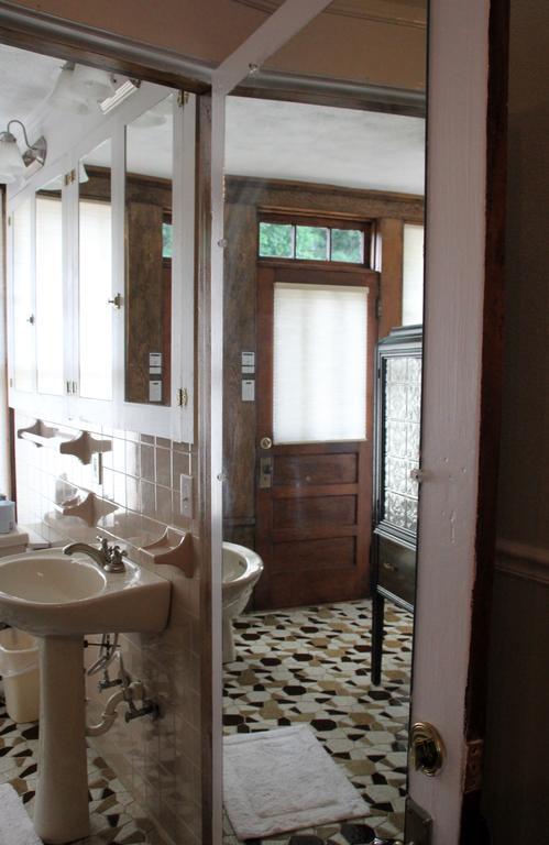 Bluefield Inn, A Select Registry Propery Стая снимка