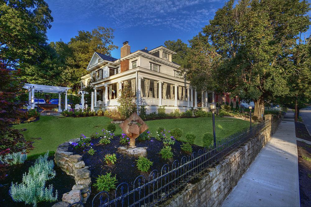 Bluefield Inn, A Select Registry Propery Екстериор снимка