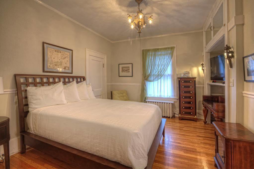 Bluefield Inn, A Select Registry Propery Екстериор снимка