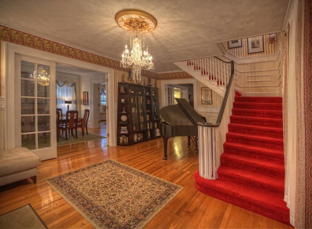 Bluefield Inn, A Select Registry Propery Екстериор снимка