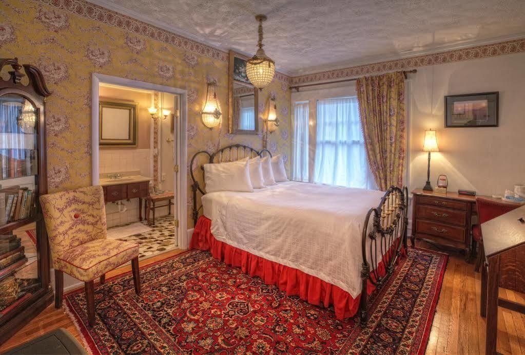 Bluefield Inn, A Select Registry Propery Екстериор снимка